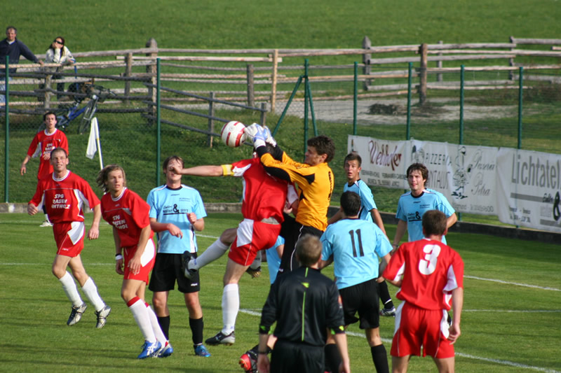 gal/08. Spieltag- SV Reischach-Rasen/2006-10-24 - SVR gg. Rasen-Antholz 117.jpg